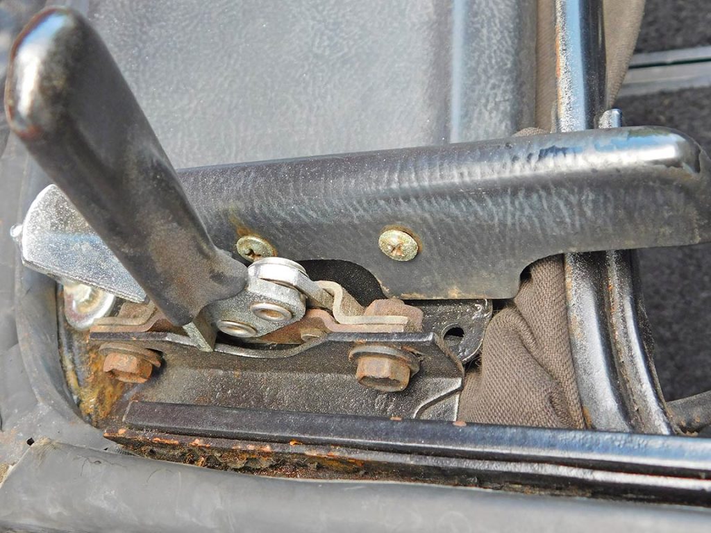 1968-1975-convertible-top-front-latch-replacement-corvette-magazine