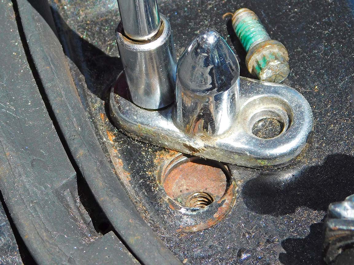 1968-1975 Corvette Convertible Rear Deck Lockdown Pin Latch – Right Side RH