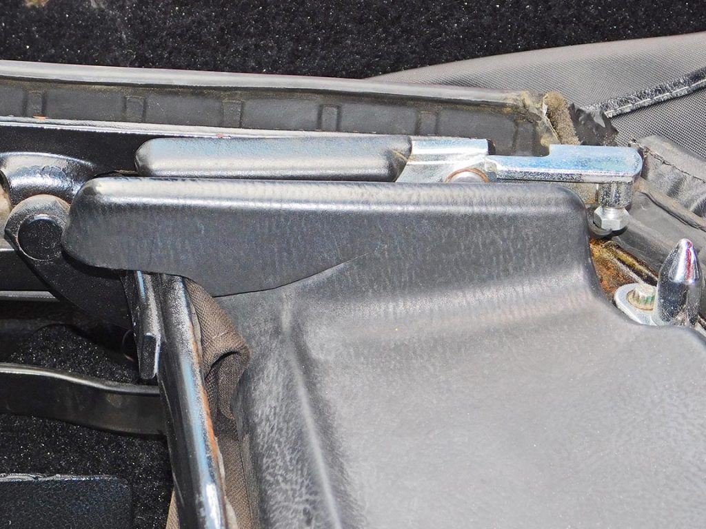 1968-1975-convertible-top-front-latch-replacement-corvette-magazine