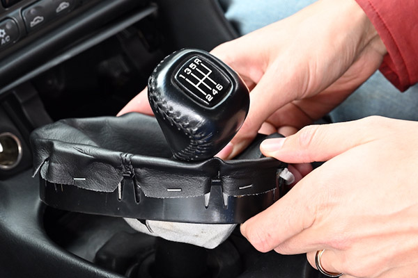 Shfiter boot removal