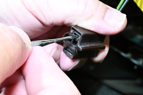 Headlight connector